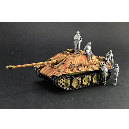 Italeri - Sd. Kfz.173 Jagdpanther with crew