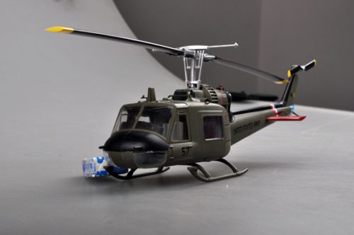 Trumpeter Easy Model - UH-1C 57th Aviation Company Cougars 1970